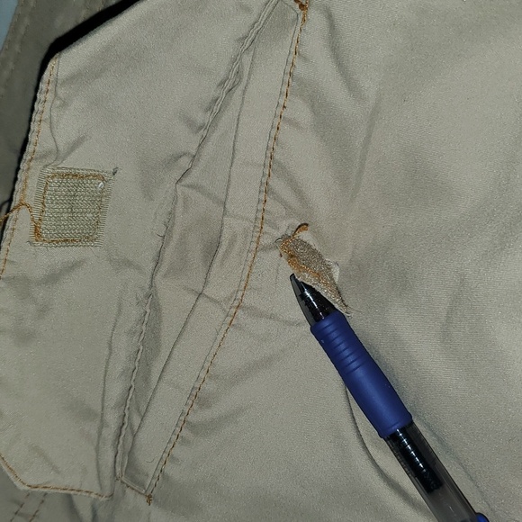 Vintage 90s Macgear Tan Cargo Shorts with Yellow Stitching size 40 - Picture 6 of 13